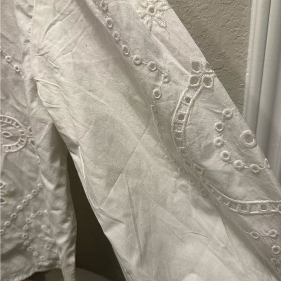 Maurices White 100% Cotton Embroidered Eyelet Blouse Size M - Picture 4 of 9